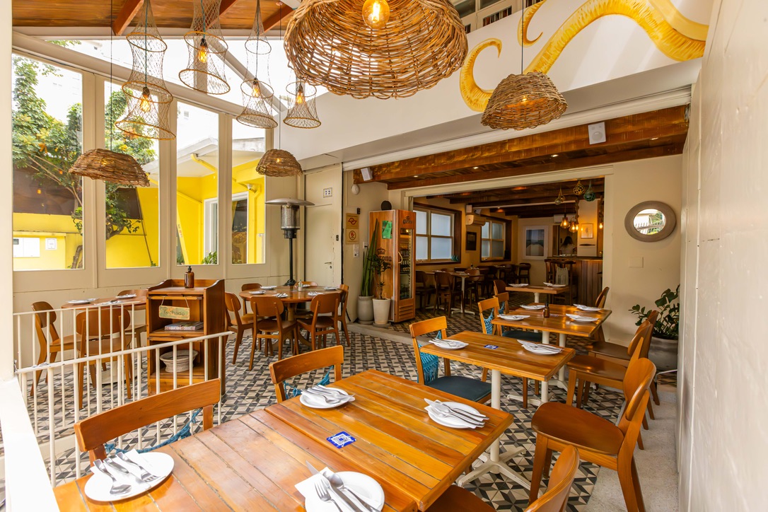 Suri Ceviche Bar slide 0