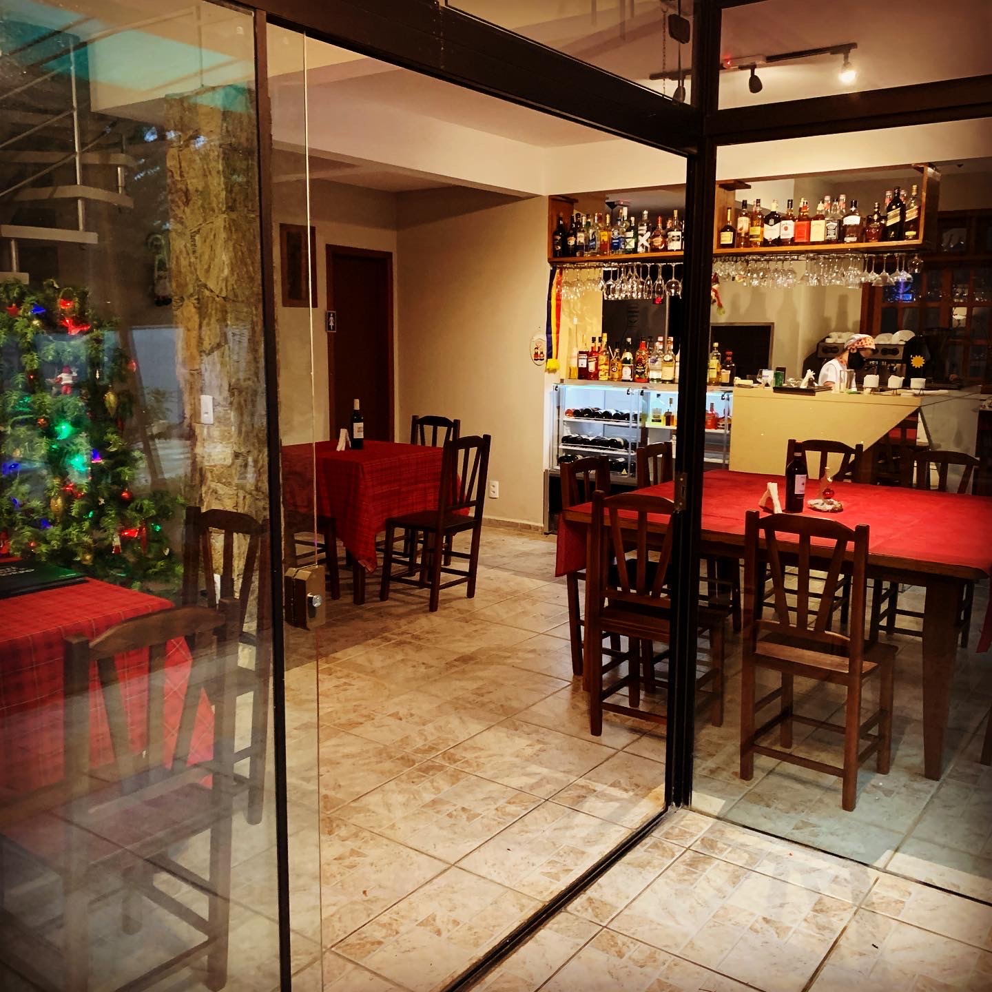 Mon Cheri Bar, Bistro & Restaurante slide 3