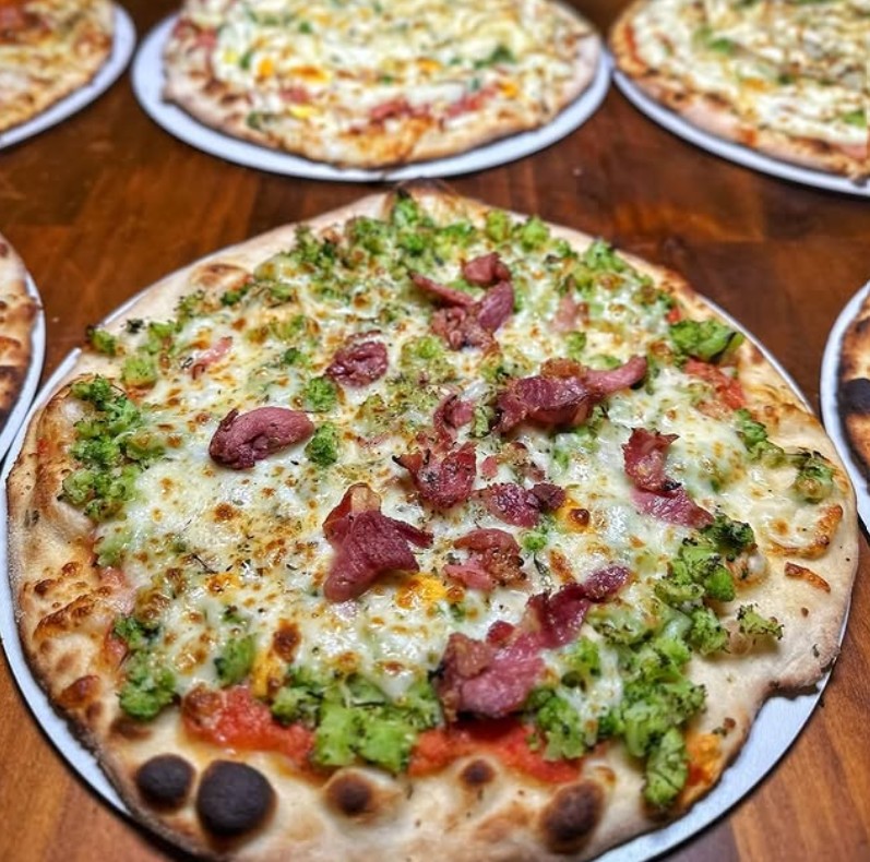 Bella Formosa Pizzaria slide 0
