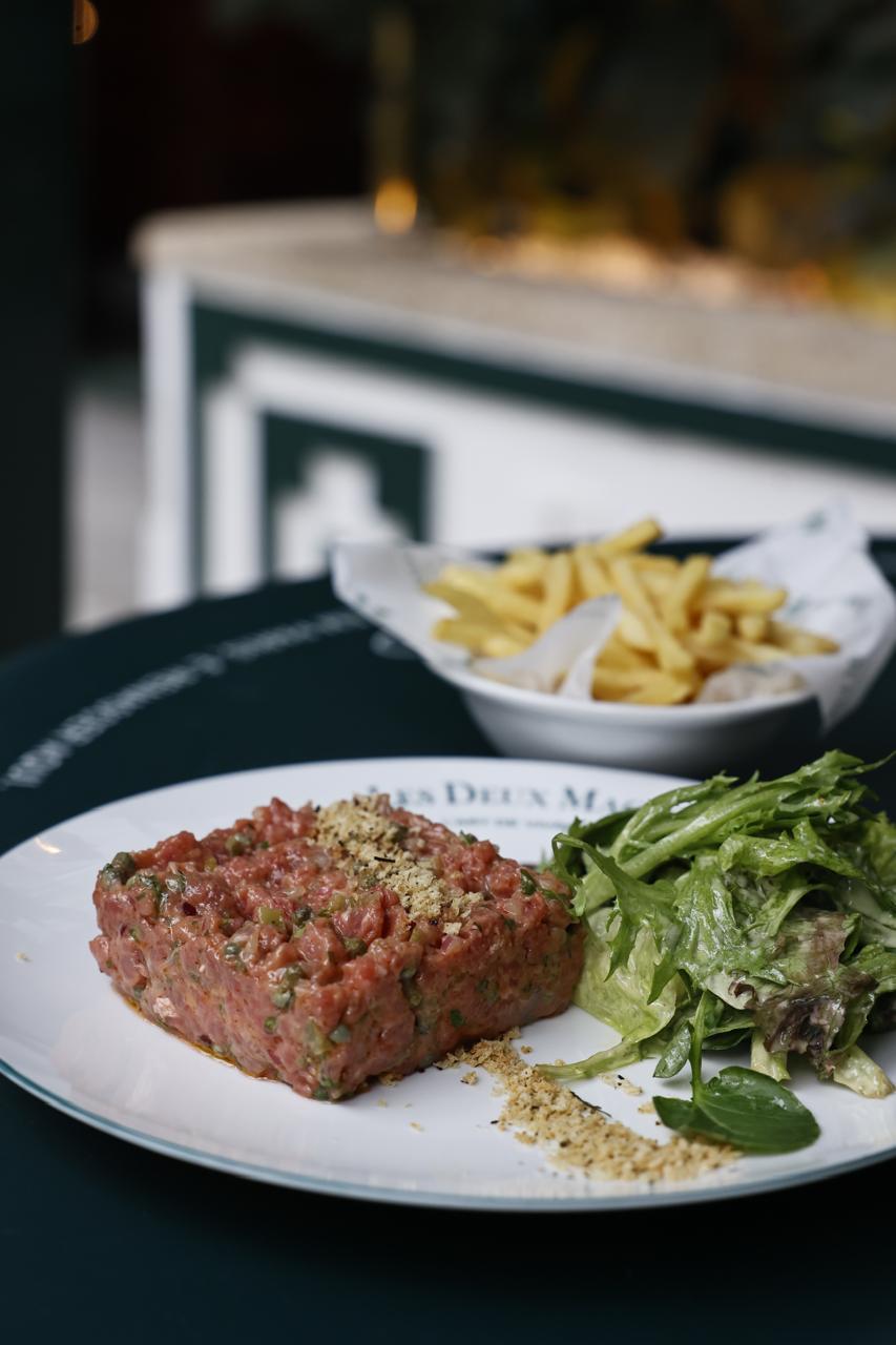Les Deux Magots Brasil slide 2