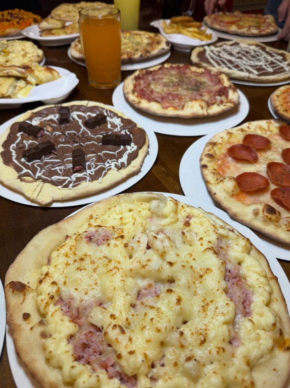 Bella Formosa Pizzaria slide 2