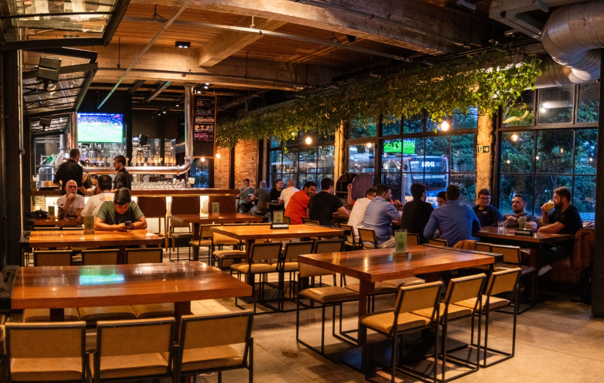 BEER ISLAND TAP HOUSE slide 1