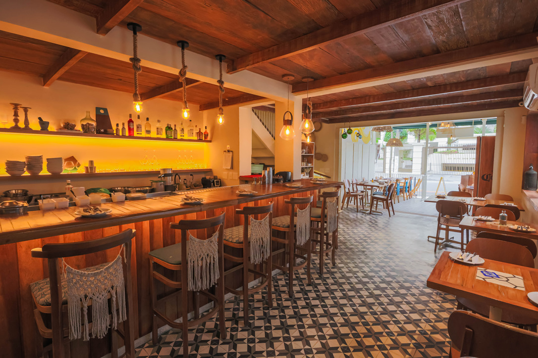 Suri Ceviche Bar slide 1