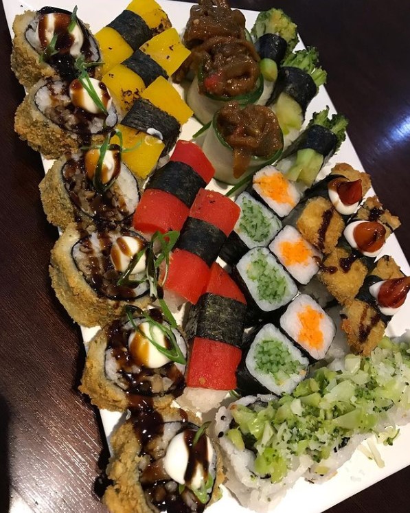 Japastel Sushi bar slide 2